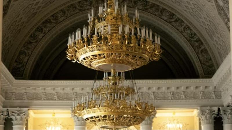 Grand ballroom with chandeliers as a wedding venue